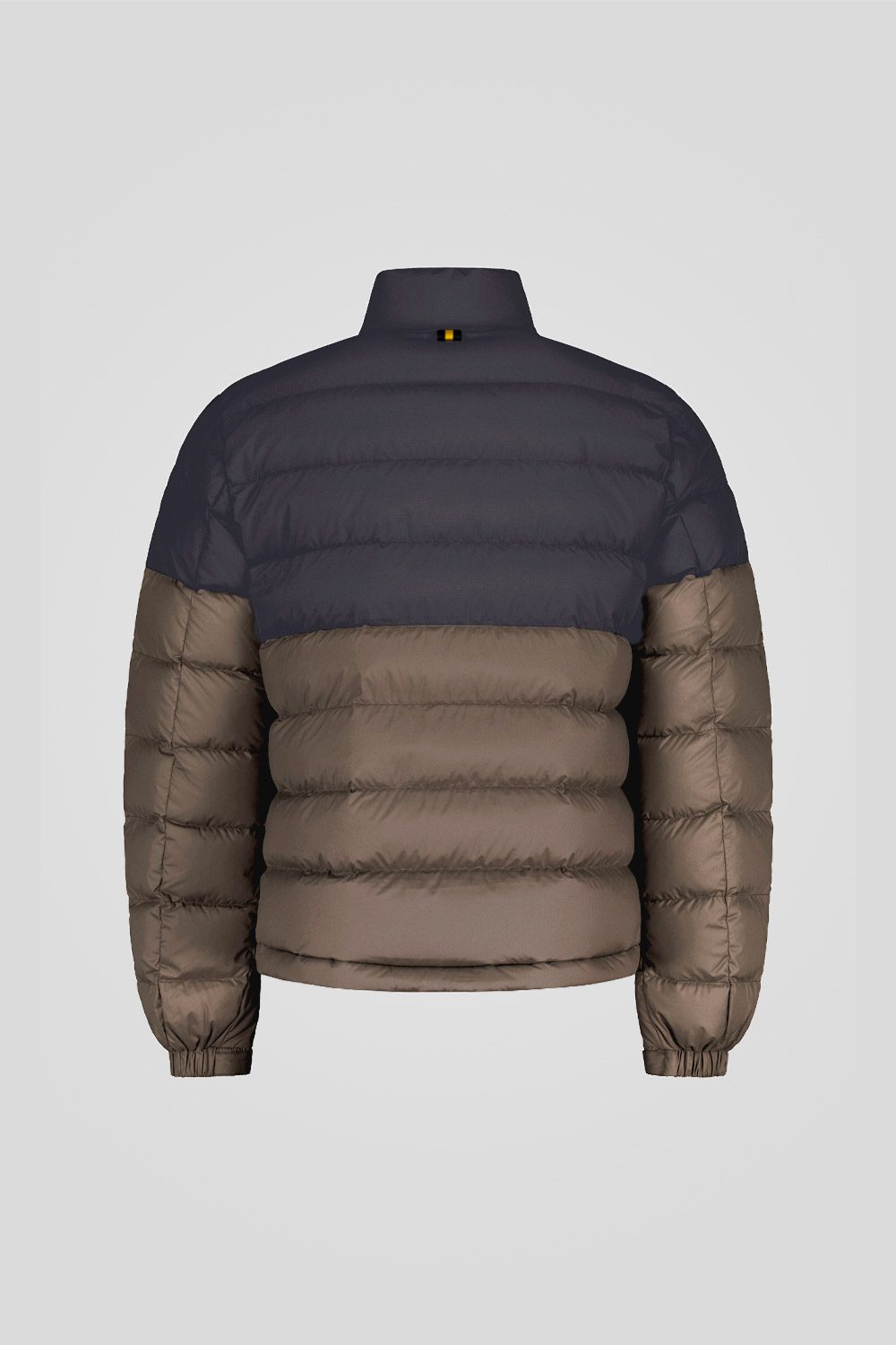 IURI-_253CFMJ28541_P7N11D_206MXP_Back_TIFF_1