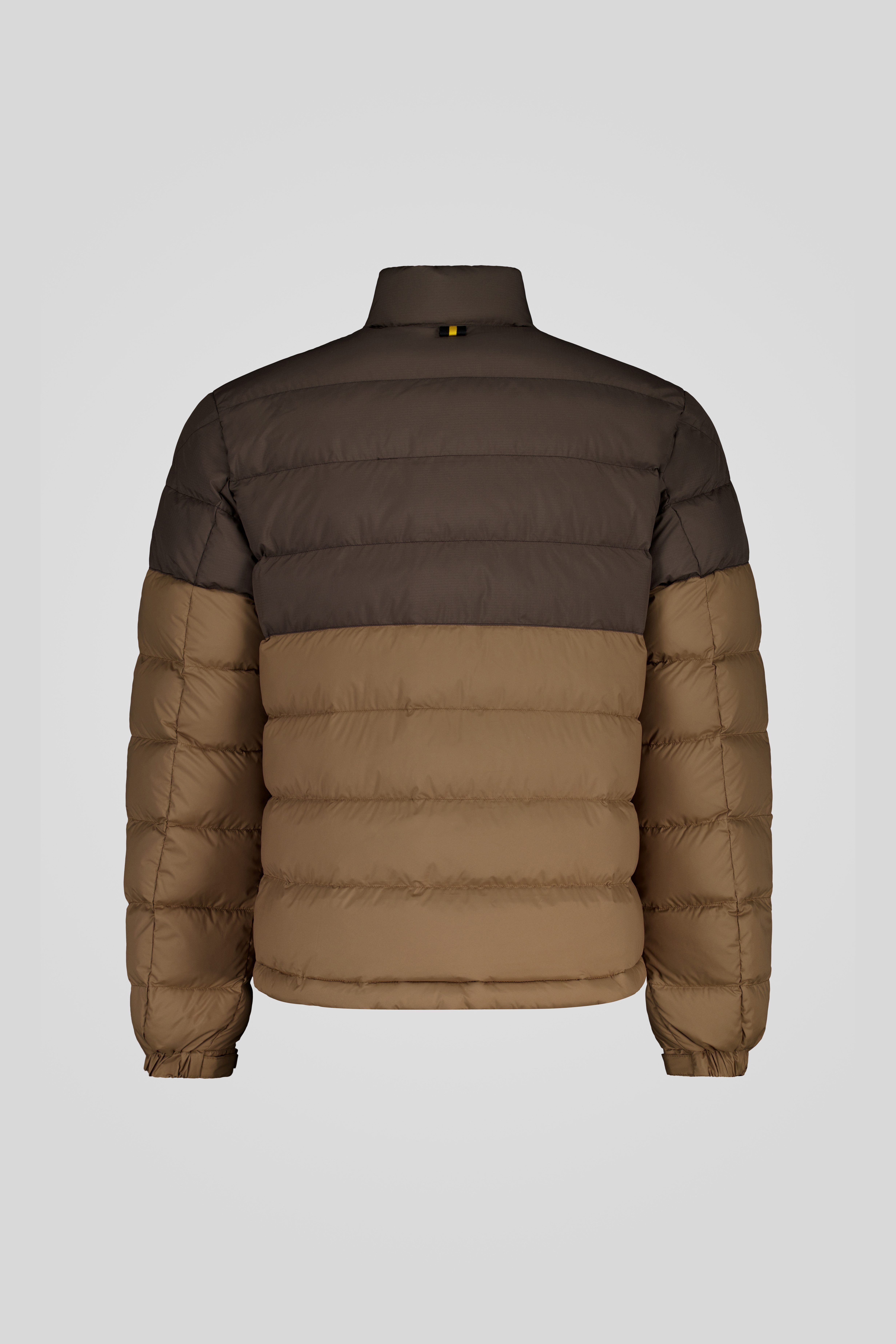 IURI-_253CFMJ28541_P7N11D_71AMXP_Back_TIFF_1